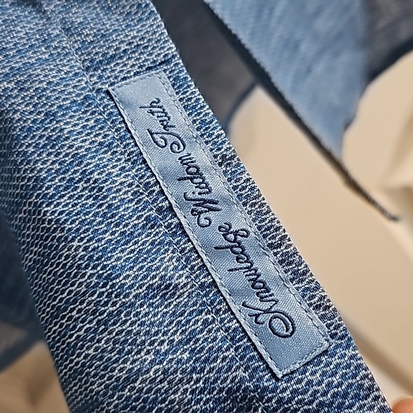 Robert Graham buttoned down. - Picture 11 of 11